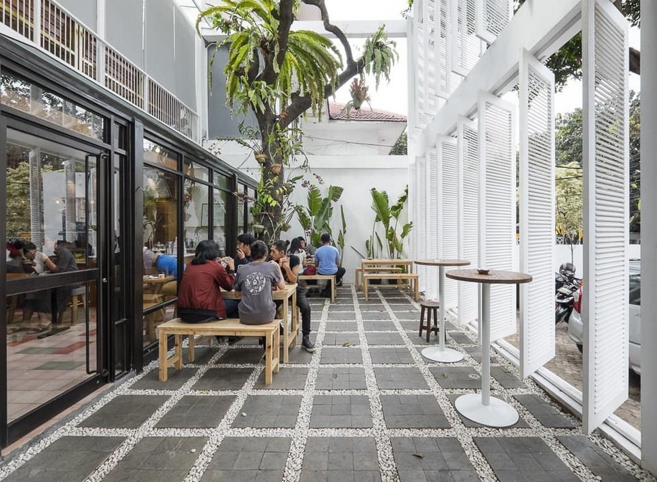 Manajemen operasional bisnis food court
